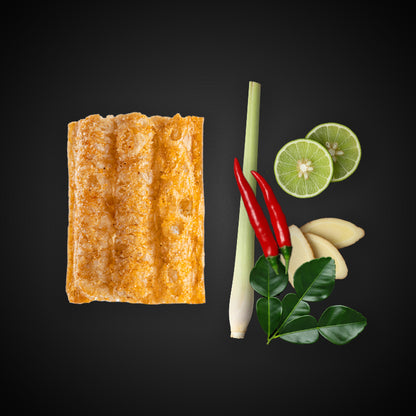 HexaCrunch Siam Blaze Tom Yum – cricket protein cracker with Thai spices, chili, lime, lemongrass, and kaffir lime leaves.